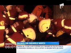 A intrat cu maşina într-un copac şi abia a scăpat cu viaţă