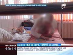 Tânăra în corp de copil de şase ani, tratată cu uitare