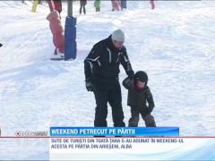 Sute de turişti s-au adunat pe pârtia din Arieşeni, Alba