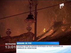 O clădire istorică a ars, doi pompieri răniţi