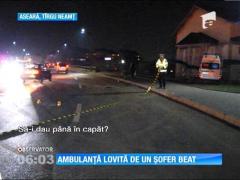 Un şofer beat a lovit în plin o ambulanţă