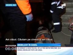 Pompierii din Iaşi s-au chinuit sa scoată un bărbat care căzuse într-un canal