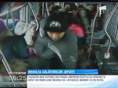 Un hoţ a fost bătut crunt de pasagerii unui autobuz