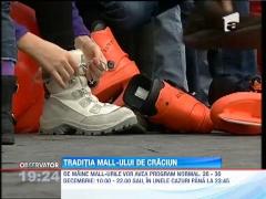 Mall-urile au fost luate cu asalt în prima zi de Crăciun