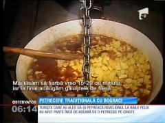 Petrecerea a început de azi-noapte. La Băile Felix, s-a servit bograci la piscină