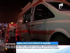 O ambulanță în misiune a fost izbită de un șofer grăbit