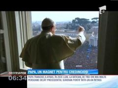 Papa Francisc, mai iubit decât predecesorul său. E un magnet pentru credincioşi!