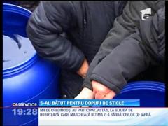 Zeci de credincioşi din Constanța s-au bătut pentru DOPURILE împărţite gratis