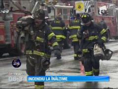Un incendiu puternic a izbucnit într-un apartament al unui zgârie-nori din New York