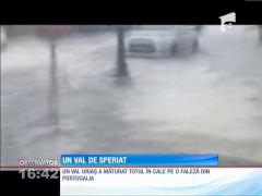 Un val uriaş a măturat totul în cale pe o faleză din Portugalia