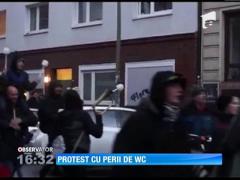 Protest cu perii de WC în Hamburg