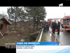 O baracă veche s-a dărâmat peste două tinere. Una dintre ele a murit pe loc