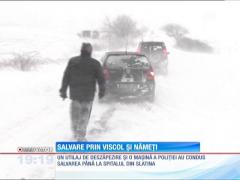 Prima zăpadă din an:  Zeci de ambulanţe au rămas blocate în nămeţi