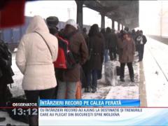 Trenurile au întârzieri record din cauza nămeţilor
