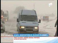 Echipa Observatorului, blocată în nămeţi, pe drum spre mare