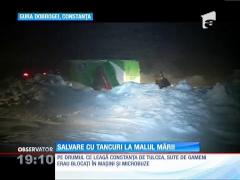 Salvare cu TANCURILE dintre nămeți, în Constanţa