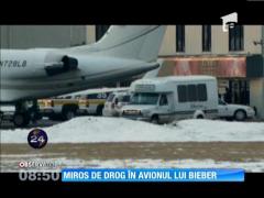 Miros de droguri în avionul lui Bieber