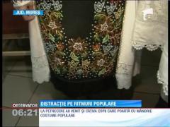 Distracție pe ritmuri populare, la "Balul Însuraților"