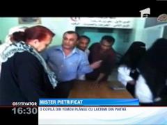 O fetiţă de 12 ani plânge cu pietre în loc de lacrimi!