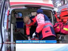 Medicii de pe o ambulanţa din Vaslui, agresaţi de o adolescentă aflată în stare de ebrietate