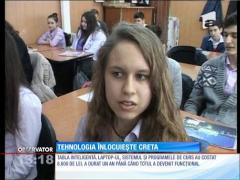 O profesoară a cumpărat o tablă inteligentă de 8.000 de lei din banii ei!