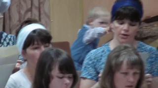 Adorabil! O fetiţă de câţiva anişori, dirijor de "meserie"!