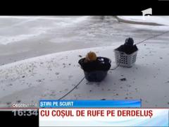 Cu coșul de rufe pe derdeluș