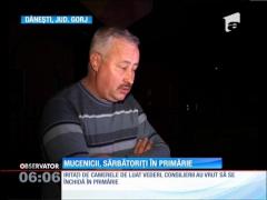 Mai mulţi consilieri de la o primărie din Gorj s-au îmbătat chiar în sediul instituţiei
