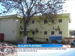 Un adolescent din Arad a ajuns la spital cu o clanţă înfiptă în antebraţ