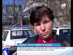 O elevă din Vaslui îşi acuză dascălul că i-a rupt urechile la şcoală