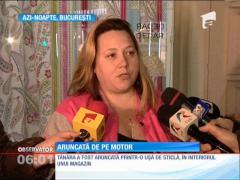 O tânără motociclistă s-a izbit violent de o maşină parcată şi a rănit grav o femeie