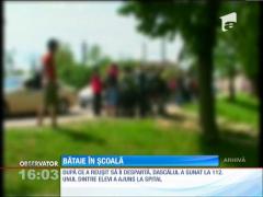 Câmp de bătaie, în curtea şcolii