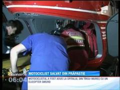 A supravieţuit miraculos, după ce a căzut într-o râpă de 50 de metri