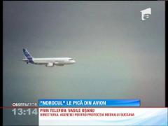 "Norocul" le pică din avion