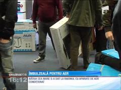 Sute de craioveni s-au îmbulzit pentru aparate de aer condiţiont la preţ redus