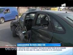 Cascadorie în fața unui TIR