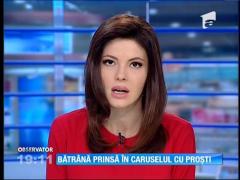 ŞOCANT! Câţiva tineri din România învârt ca într-o spirală a morţii o bătrână cu dizabilităţi