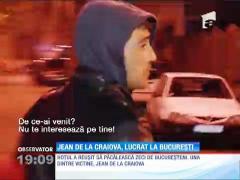 Jean de la Craiova a rămas fără telefon mobil! I l-a furat de la terasă un cerşetor