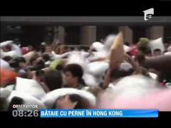 Bătaie spectaculoasă cu perne în Hong Kong