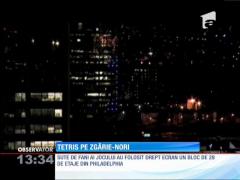 Sute de fani au jucat Tetris pe un zgârie-nori de 29 de etaje din Philadelphia