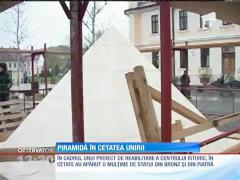 Piramidă în Piaţa Cetăţii din Alba Iulia