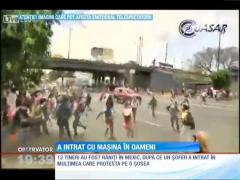 IMAGINI ŞOCANTE! A intrat cu maşina într-un grup de protestatari!
