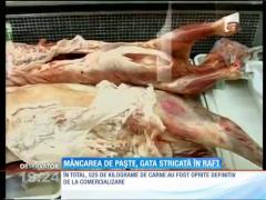 Sute de kilograme de carne expirată, găsite într-un hipermarket din Bucureşti