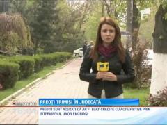 Doi preoţi au fost trimiși în judecată pentru că au încercat să păcălească 30 de bănci