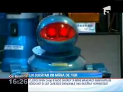 Pericol pentru bucătari! Un robot este chef într-un restaurant