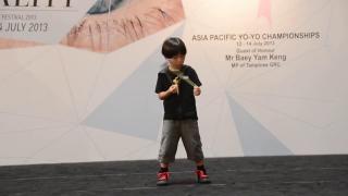 Video! Un copil face furori cu schemele sale Yo-Yo