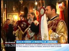 Sute de credincioşi s-au trezit cu noaptea în cap ca să atingă racla cu moaştele Sfântului Gheorghe