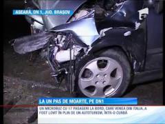 Un microbuz cu 17 pasageri la bord, implicat într-un grav accident rutier pe DN1