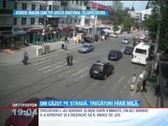 Om căzut pe stradă, trecători fără milă