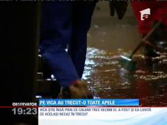 Egali în fața potopului! Inundaţiile au "lovit" şi vedetele